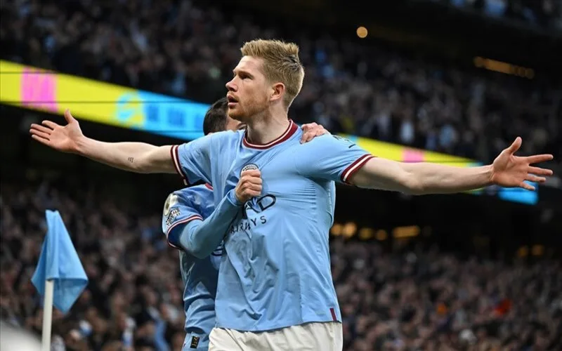 kevin-de-bruyne-mac-ao-so-may-tieu-su-va-su-nghiep