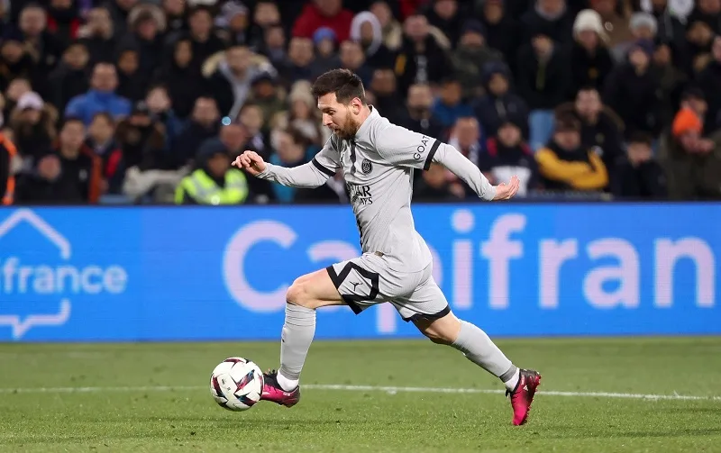 cau thu lionel messi da chuyen den ligue 1 vao nam nao