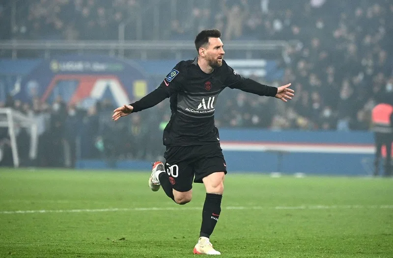 cau thu lionel messi da chuyen den ligue 1 vao nam nao