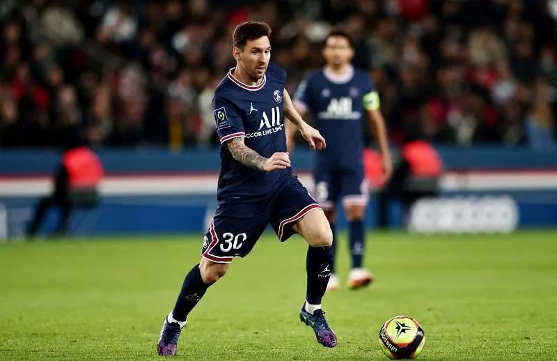 cau thu lionel messi da chuyen den ligue 1 vao nam nao