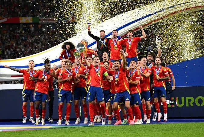 Euro mấy năm tổ chức 1 lần