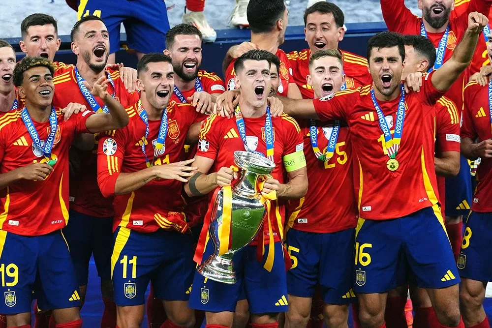 Euro mấy năm tổ chức 1 lần