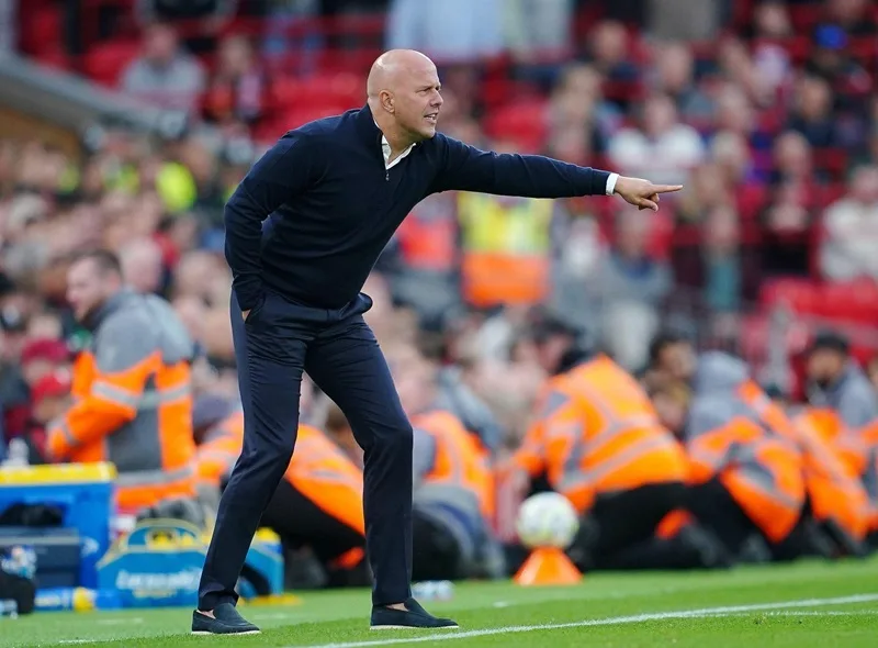 Arne Slot đảm nhận vai trò quan sát viên kỹ thuật của UEFA trong thời gian cân nhắc bến đỗ tiếp theo.